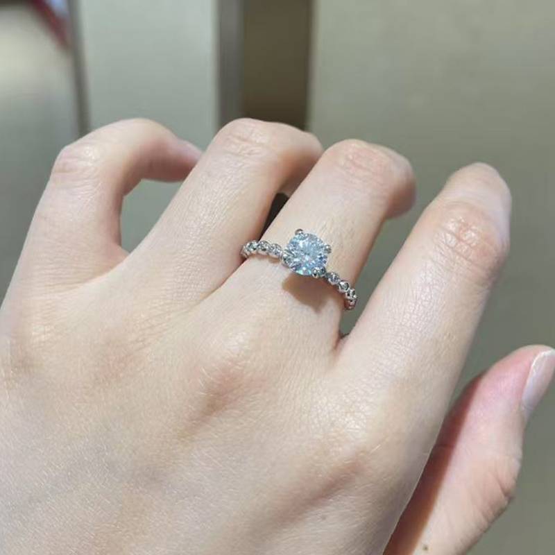 四爪圆形女戒S925银镀白金定制选款主石莫桑钻1.0ct/副石高碳钻